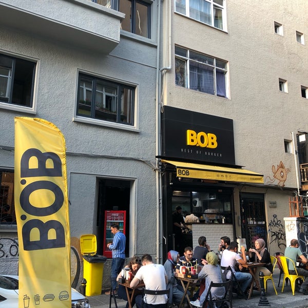 Photo taken at B.O.B Best of Burger by HASAN Ş. on 6/14/2019