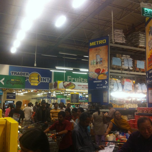 Metro Cash and Carry Grocery Store in Kolkata