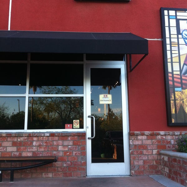 Foto scattata a BJ&#39;s Restaurant &amp; Brewhouse da Brian L. il 4/20/2013