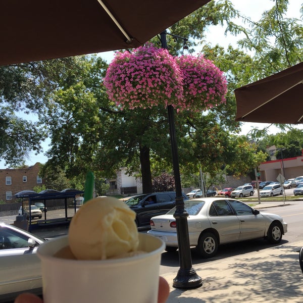 8/25/2015 tarihinde Ward H.ziyaretçi tarafından Glacé Artisan Ice Cream'de çekilen fotoğraf