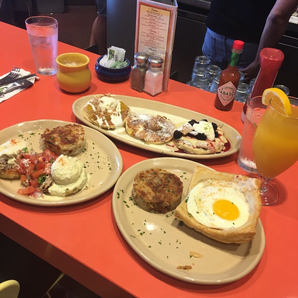 Foto tomada en Snooze, an A.M. Eatery  por Lorelai B. el 9/4/2017