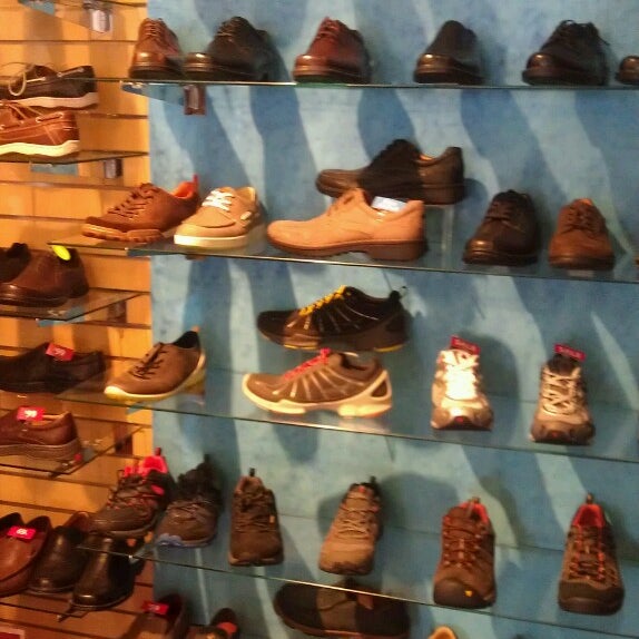 Red chief cheap shoes showroom