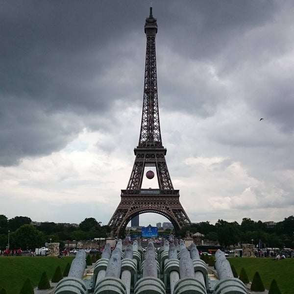 Das Foto wurde bei Hôtel Eiffel Trocadéro von Caleb L. am 6/18/2016 aufgenommen