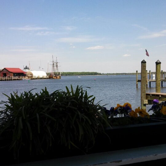 Photo taken at Foxy&#39;s Harbor Grille by Kari R. on 5/14/2013
