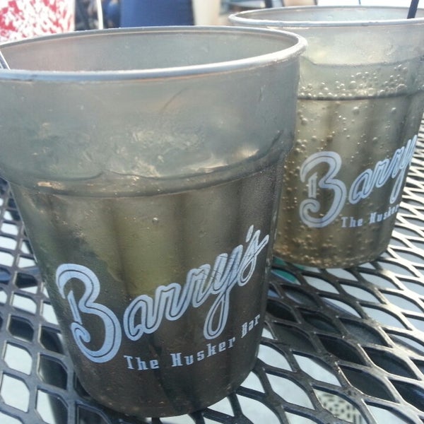 Photo prise au Barry&#39;s Bar &amp; Grill par Jennifer R. le5/17/2013