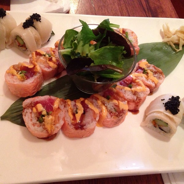 Foto tirada no(a) Ginza Japanese Restaurant por JayMarie C. em 5/27/2014