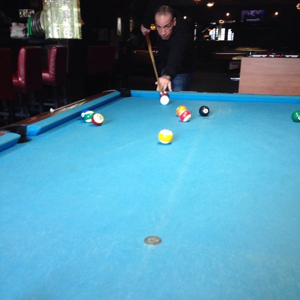 2/10/2014にJayMarie C.がEastside Billiards &amp; Barで撮った写真