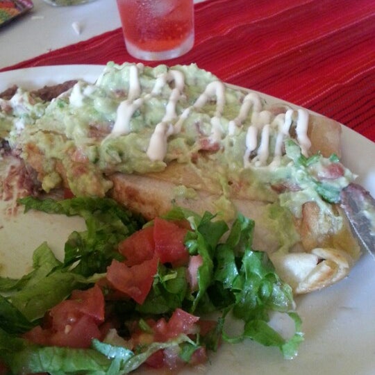 Photo prise au Totopos Restaurante Mexicano par Pamela S. le10/30/2012