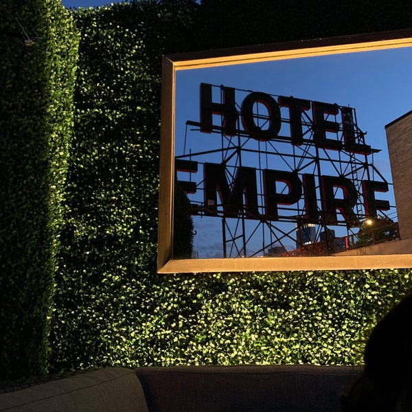 Das Foto wurde bei The Empire Hotel Rooftop von Aiei am 9/6/2021 aufgenommen