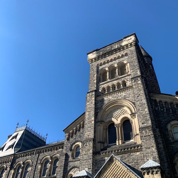 Photo taken at University of Toronto by Aiei on 10/3/2022