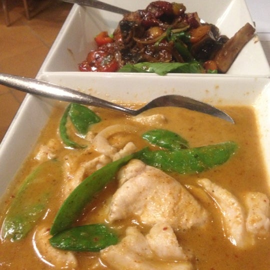 Sing's Asian Kitchen Asian Restaurant in Paddington