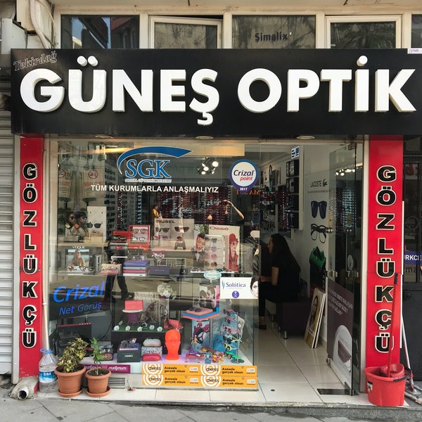 Foto tomada en Güneş Optik &amp; Lens  por denizzz el 7/30/2018