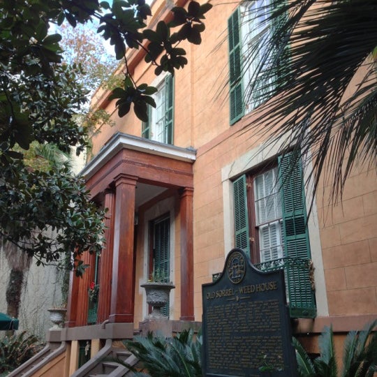 Das Foto wurde bei Sorrel Weed House - Haunted Ghost Tours in Savannah von Justin R. am 12/10/2012 aufgenommen