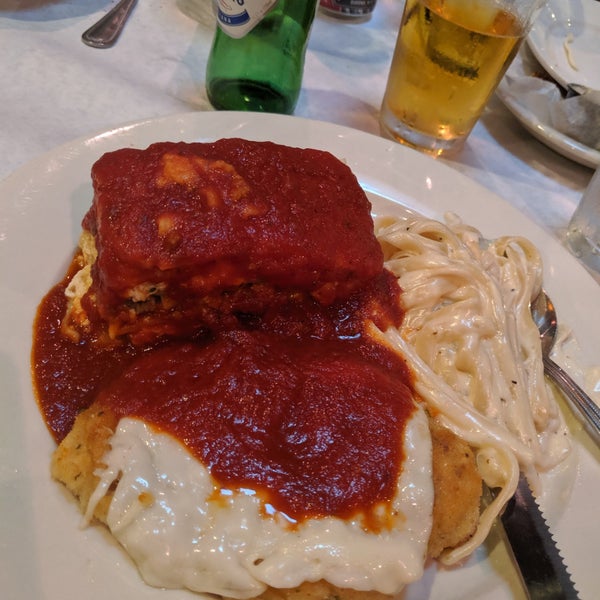 Снимок сделан в Cascone&#39;s Italian Restaurant пользователем nicholas a. 7/31/2019