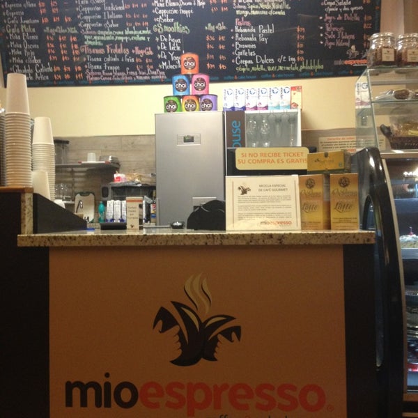 6/9/2013에 Adriana R.님이 Mioespresso Coffee &amp; Cake House에서 찍은 사진