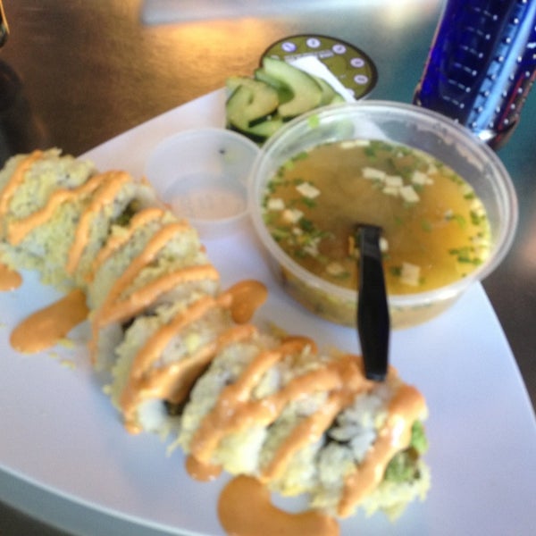 3/1/2013 tarihinde Hailey R.ziyaretçi tarafından Sushi Freak'de çekilen fotoğraf