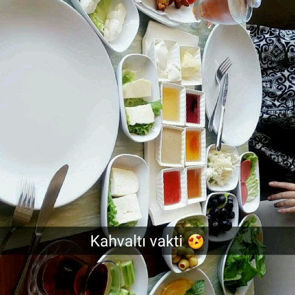 Foto scattata a Kale Restaurant da Berna Ş. il 8/30/2016