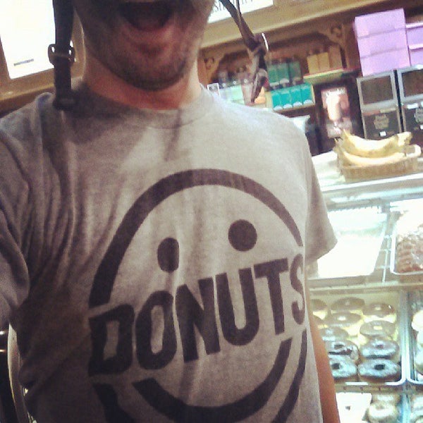 5/29/2013にAndy S.がHappy Donutsで撮った写真