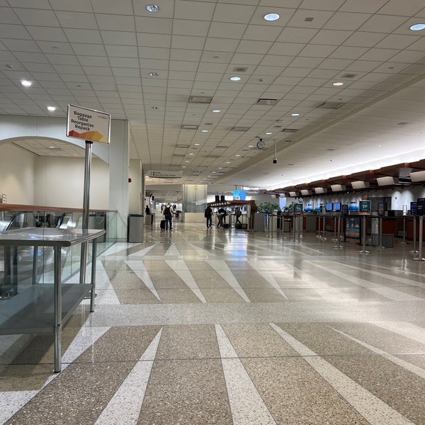 Снимок сделан в Louisville Muhammad Ali International Airport (SDF) пользователем Matteo D. 8/4/2022