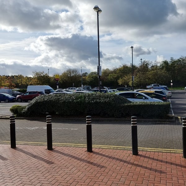 Cardiff Bay Retail Park Grangetown 2 tips de 227 visitantes