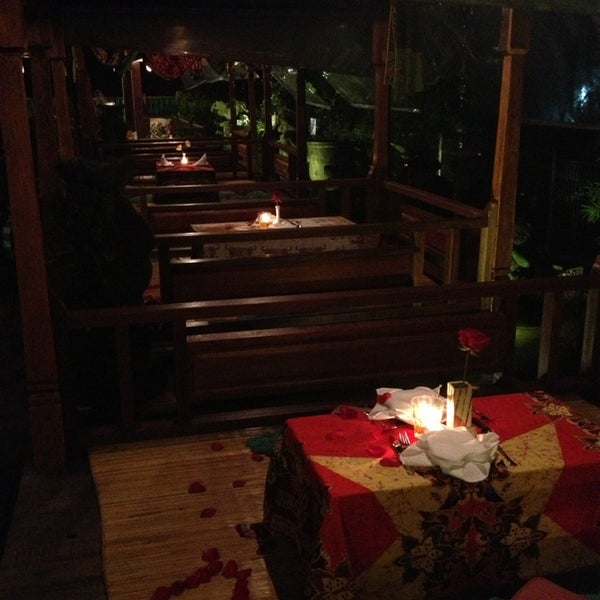 1/3/2013 tarihinde Alicia F.ziyaretçi tarafından Blue Bali on Cluny'de çekilen fotoğraf