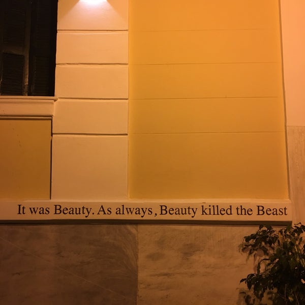 3/24/2018 tarihinde Sissy L.ziyaretçi tarafından Beauty Killed The Beast'de çekilen fotoğraf
