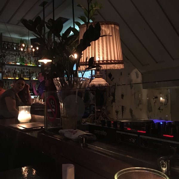 6/17/2018 tarihinde Sissy L.ziyaretçi tarafından Kuko&#39;s The Bar'de çekilen fotoğraf