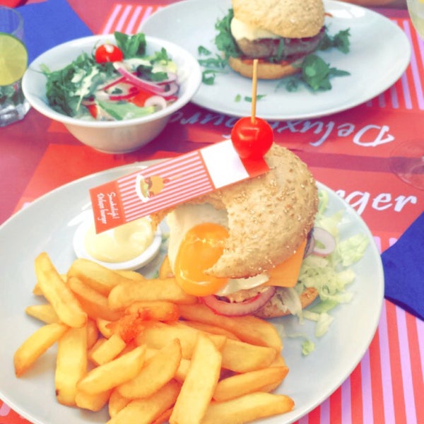 7/6/2016にRenée L.がDeluxe Burgerで撮った写真