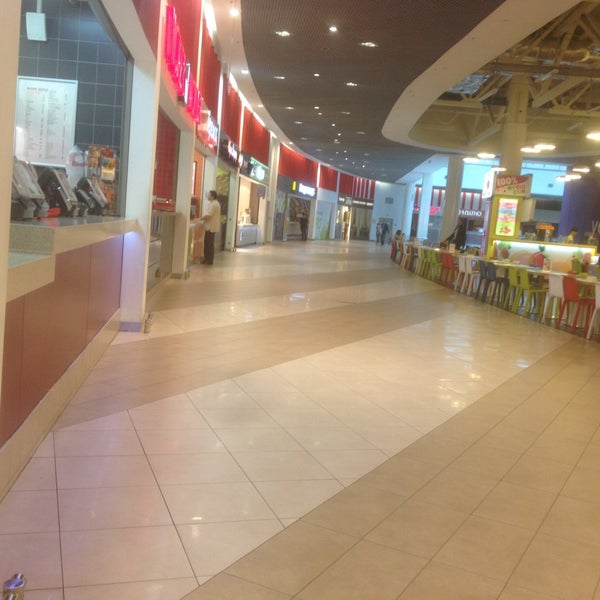 รูปภาพถ่ายที่ Leto Mall โดย Victor เมื่อ 5/11/2013