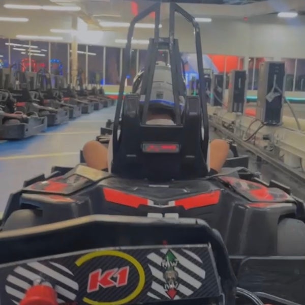 Foto diambil di I-Drive Indoor Kart Racing oleh D7🎻 pada 10/7/2023