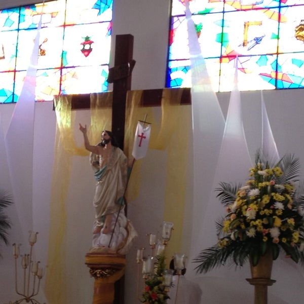 Photo taken at Iglesia cristo rey by Enrique M. on 4/21/2013