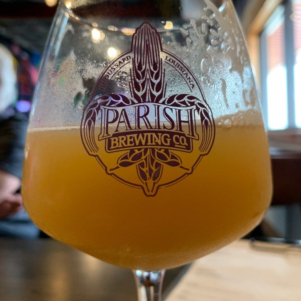Foto tirada no(a) Parish Brewing Co. por Erik W. em 7/7/2021