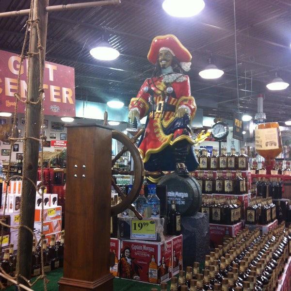 Foto diambil di Frugal MacDoogal Beverage Warehouse oleh 🅿🅾🅿 pada 4/17/2013