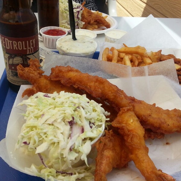 Photo taken at Harbor Fish and Chips by Benny L. on 5/23/2014
