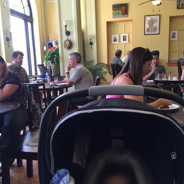 5/14/2015에 Varsha C.님이 Old Havana Sandwich Shop에서 찍은 사진