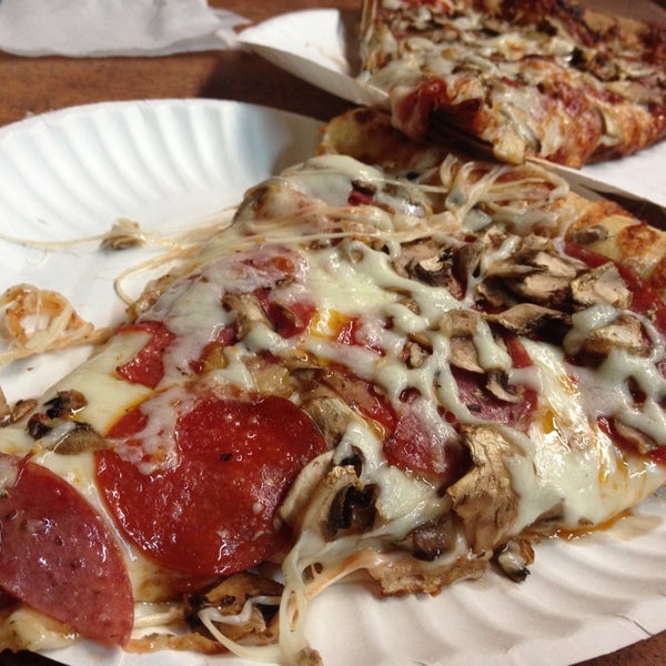 11/20/2013にAlexis A.がSeniore&#39;s Pizzaで撮った写真