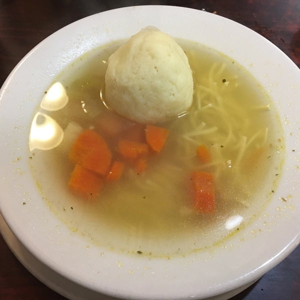 3/27/2017 tarihinde Ronald M.ziyaretçi tarafından Lido Kosher Deli'de çekilen fotoğraf