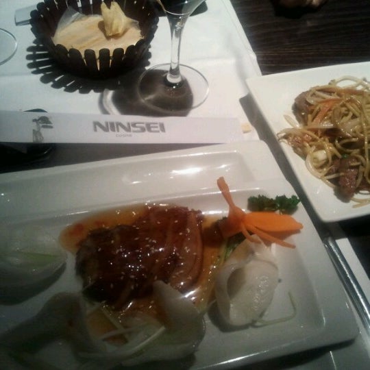 รูปภาพถ่ายที่ Restaurante Ninsei โดย Jorge R. เมื่อ 12/8/2012