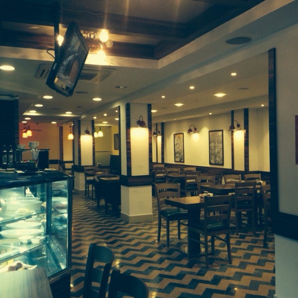 Foto scattata a Kikas Restaurant Bar da Atakan A. il 1/14/2014