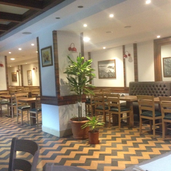 Foto tirada no(a) Kikas Restaurant Bar por Atakan A. em 8/23/2014