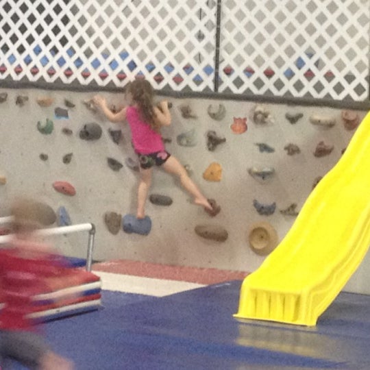 รูปภาพถ่ายที่ Discover Gymnastics โดย Rachel S. เมื่อ 11/6/2012