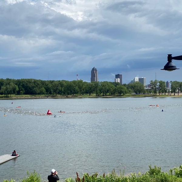 Foto diambil di Gray&#39;s Lake Park oleh Aaron B. pada 6/20/2021
