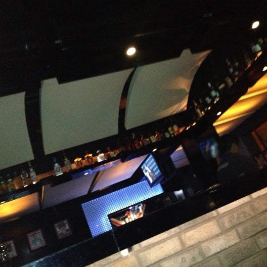 Foto scattata a Legends Kitchen &amp; Bar da Gabriel Y. il 11/29/2012