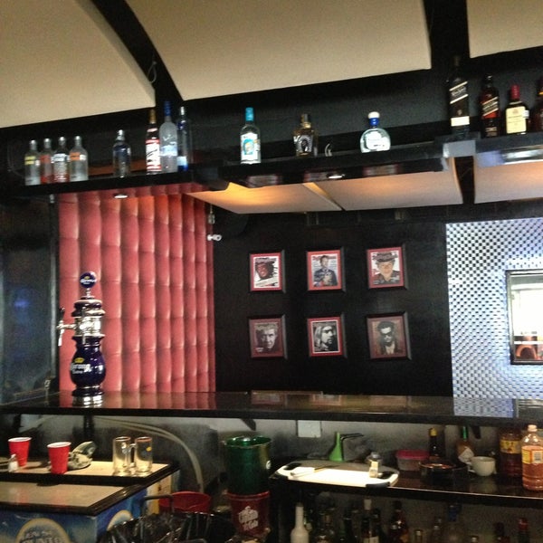 4/10/2013 tarihinde Gabriel Y.ziyaretçi tarafından Legends Kitchen &amp; Bar'de çekilen fotoğraf