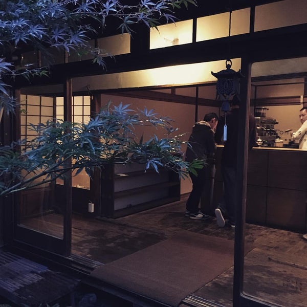 11/8/2015 tarihinde Shogo S.ziyaretçi tarafından Omotesando Koffee'de çekilen fotoğraf