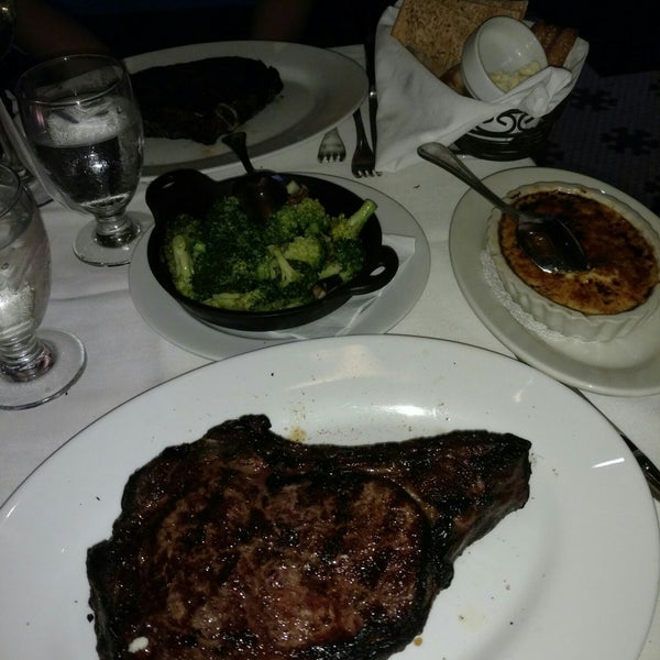 Photo taken at Dino &amp; Harrys Steakhouse by Dr. Gullet on 9/23/2018