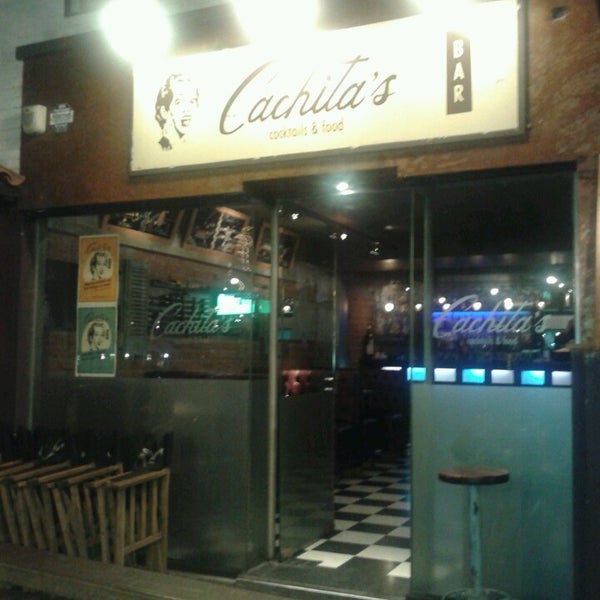Foto scattata a Cachita&#39;s Bar da Fernando A. il 3/13/2013