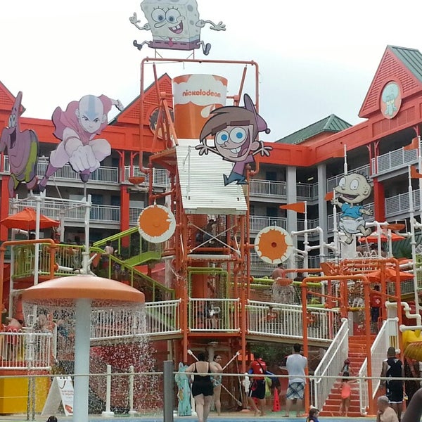 Foto tomada en Nickelodeon Suites Resort  por Nic L. el 6/16/2013