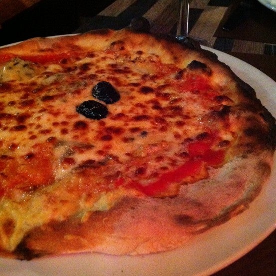 Das Foto wurde bei Pizzeria Napoli Chez Nicolo &amp; Franco Morreale von pizzeria napoli chez nicolo franco morreale am 2/13/2017 aufgenommen