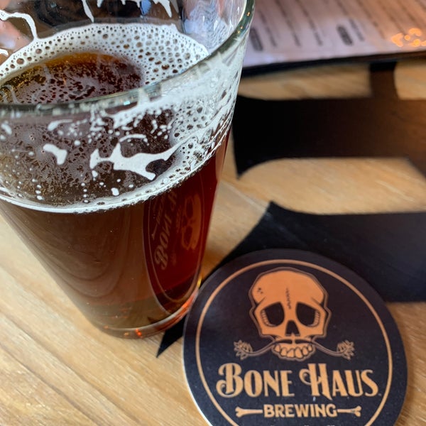 Foto scattata a Bone Haus Brewing da Mike H. il 11/8/2020